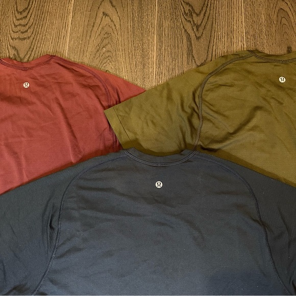 Lot Of 3 Lululemon Men’s Metal Vent Red Green Blue Short Sleeve Shirts Size M - Picture 3 of 14